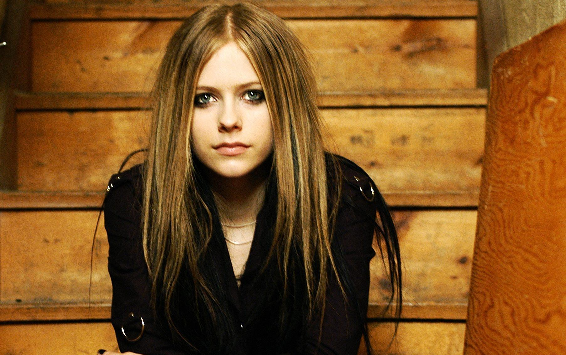 79艾薇儿 avril lavigne歌曲混音合集 (remix)_哔哩哔哩 (゜-゜)つ