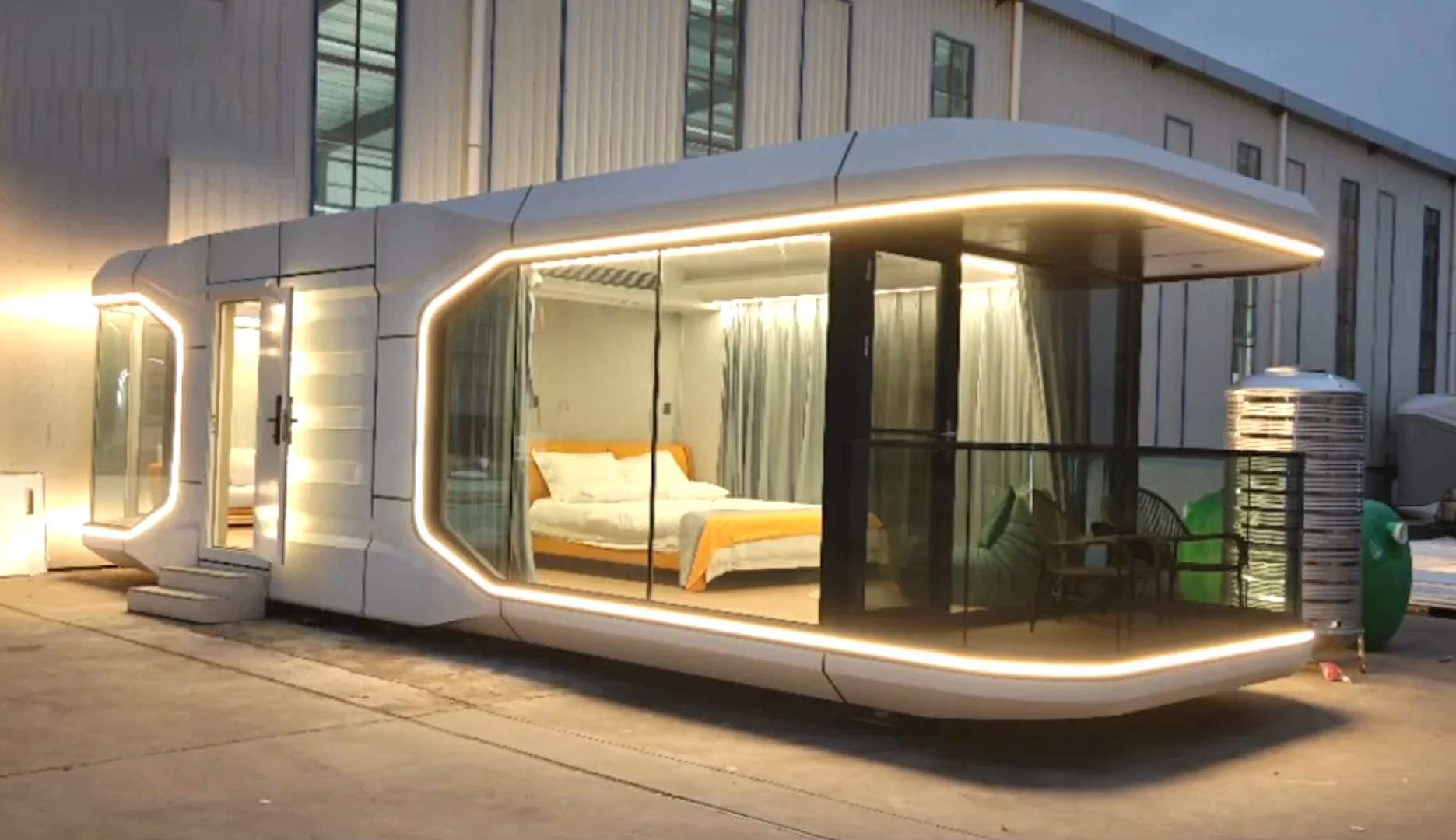 一款可做移动民宿酒店的太空舱房屋,整装整运送到你家