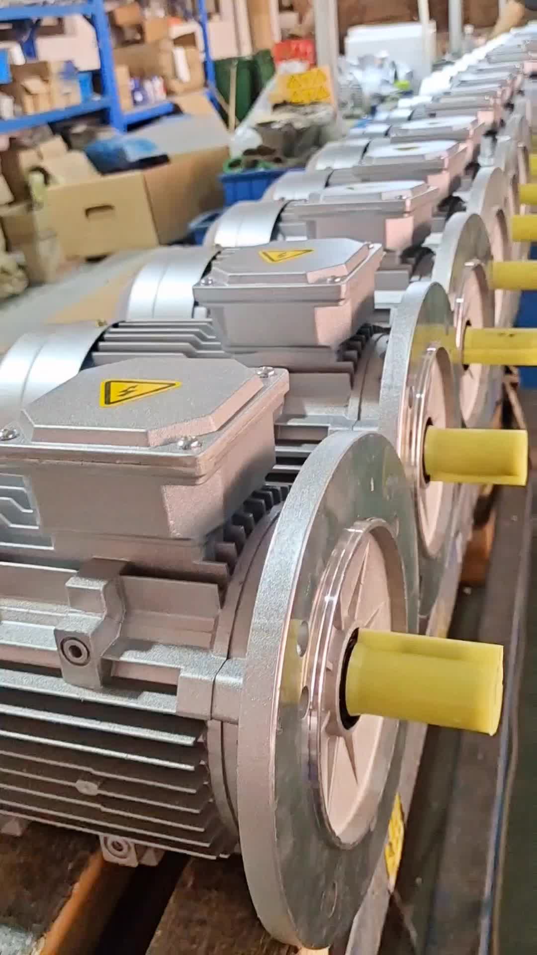 哼哼终于快要赶完这批银色铝壳电机了,等赶完我就买二斤五花肉炒土豆