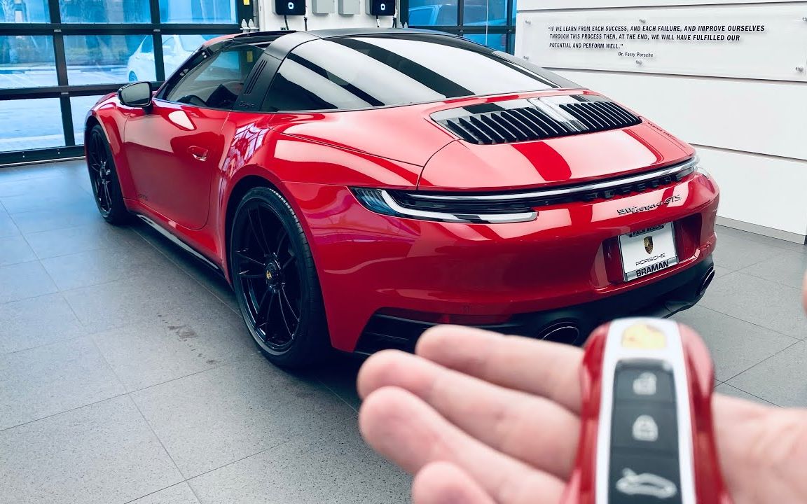 胭脂红 2022 保时捷 911 targa 4 gts
