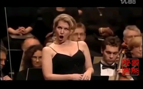 [图]【美国当红女中音】乔伊斯•迪多纳托Joyce Didonato演唱"Una voce poco fa"美妙的歌声随风飘荡