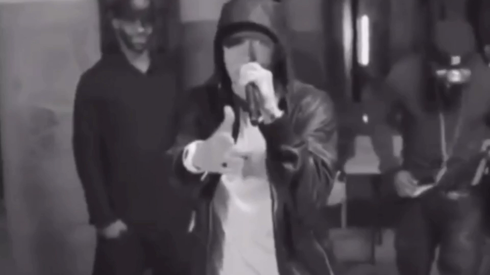 [图]2011 BET Cypher Shady2.0 （Eminem、Slaughterhouse、Yelawolf）