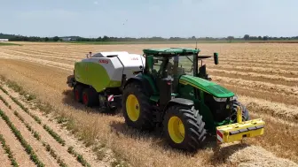 Скачать видео: 秸秆打包 | John Deere 7r 310 Gen 2 + Claas Quadrant 5200