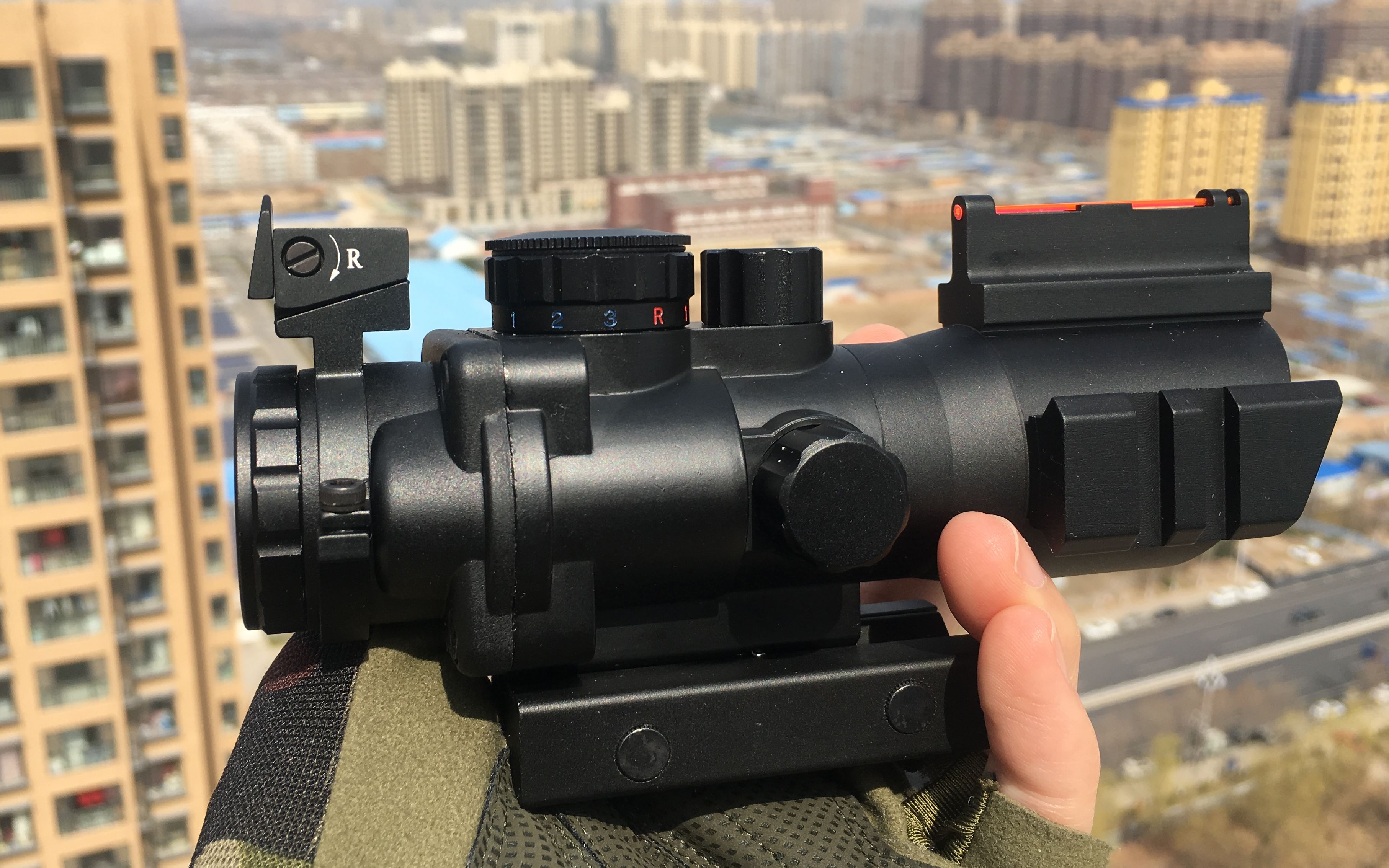 吃鸡真实4倍镜小海螺原型还有光纤准星比游戏里看的远多了