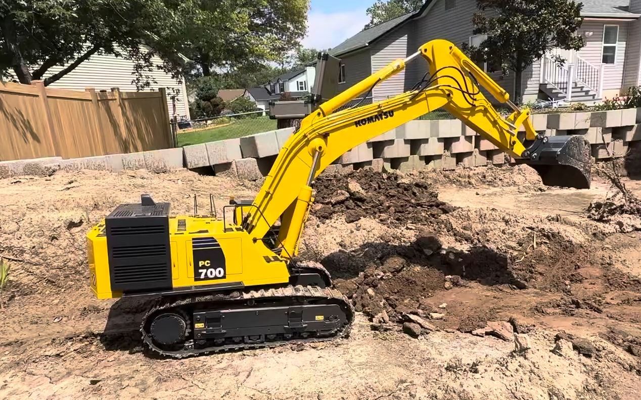 rc遥控小松pc700挖掘机操作展示