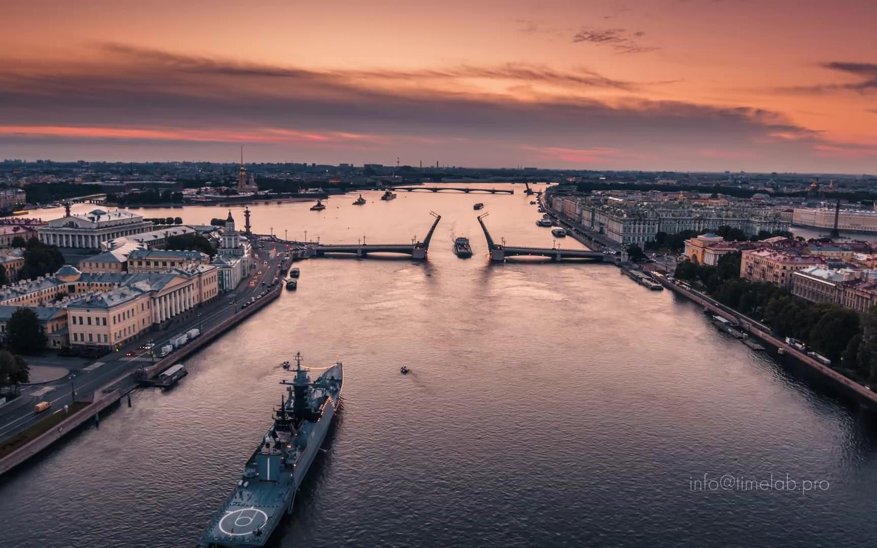 [图]不眠之城：俄罗斯圣彼得堡-The city of white nights - Saint Petersburg drone video Timelab