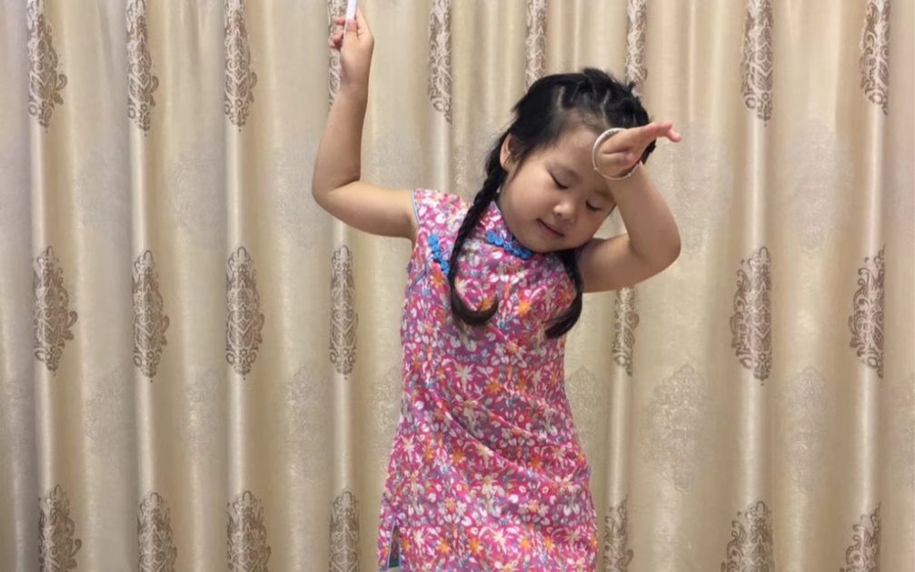 4岁扒舞青城山下白素贞胃西米肚皮翻滚