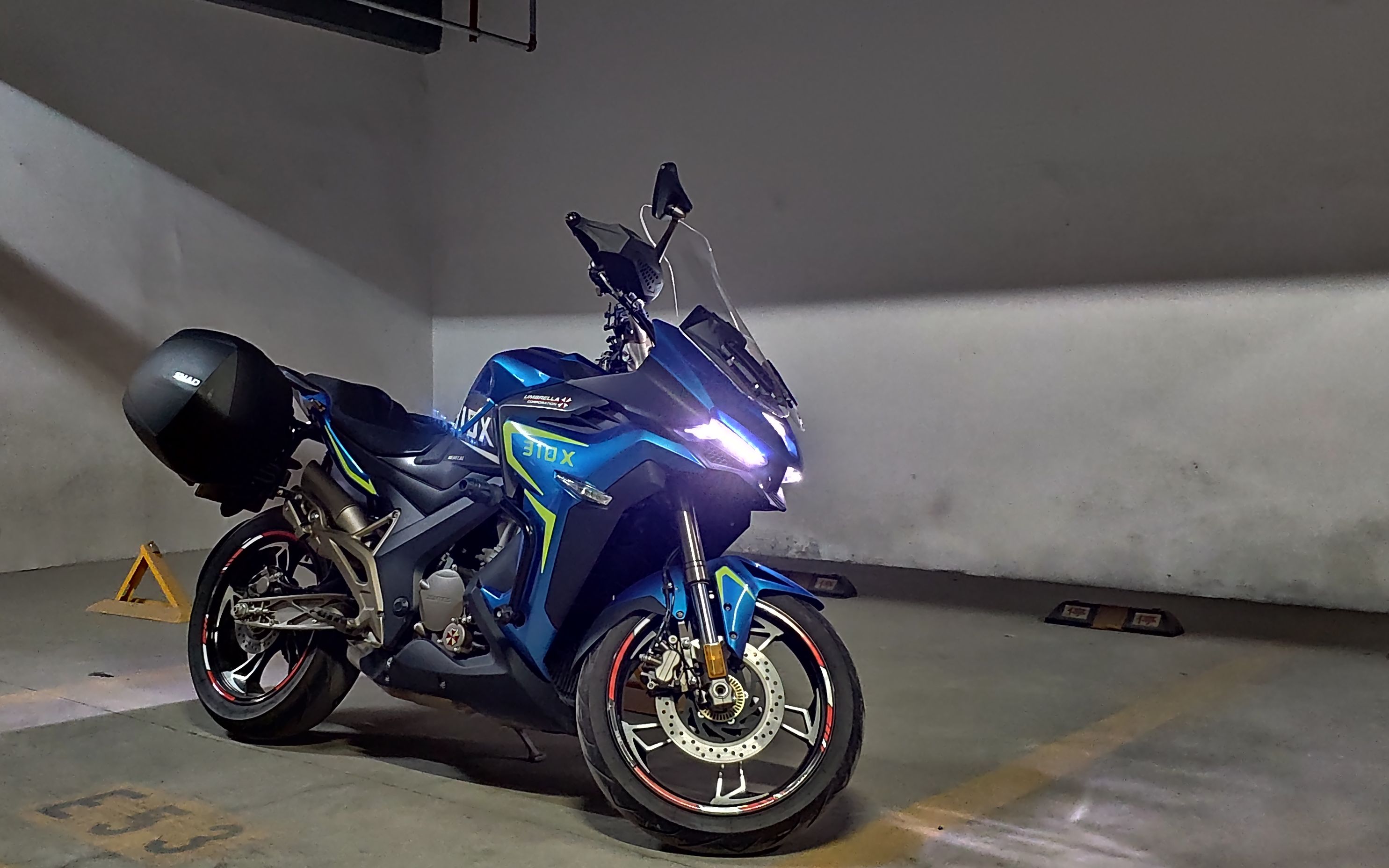 升仕310x改装前挡风玻璃