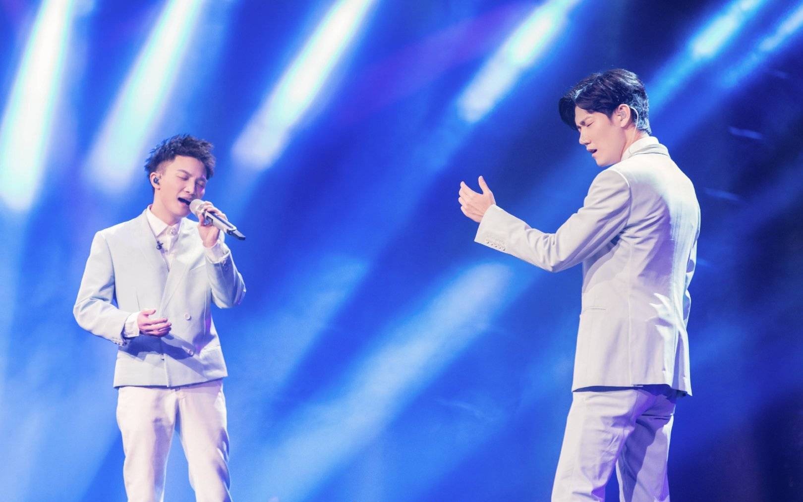 【深呼晰】月弯弯~钢琴翻奏超还原_哔哩哔哩 (゜-゜)つロ 干杯~-bili