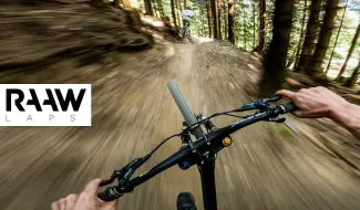 Скачать видео: 【RAAW】肾上腺素激增：GoPro POV骑行尚贝里疯狂的世界杯速降赛道