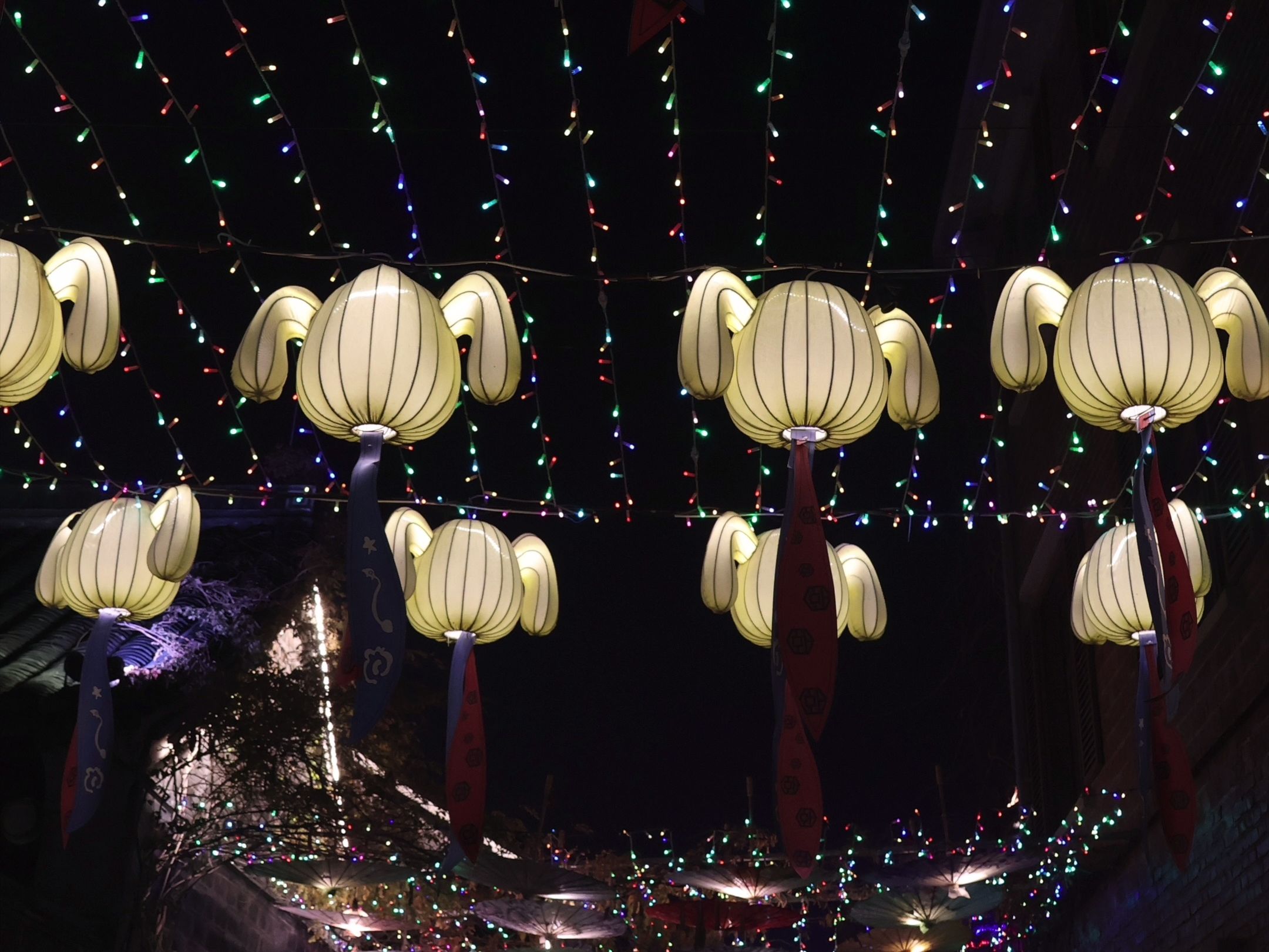 南京熙南里夜景,属于六朝古都特有的情调.