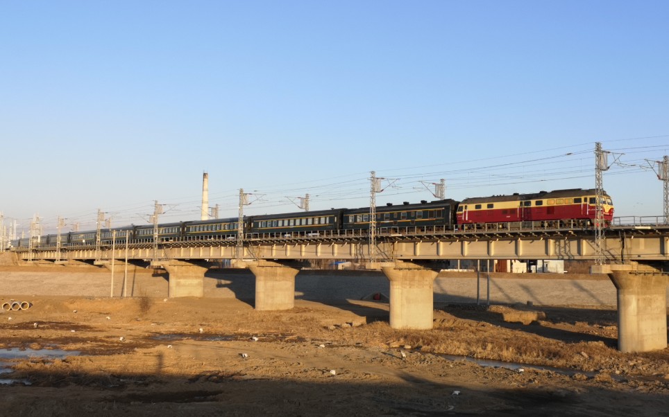 【阜沪列车】1230次 阜新南—上海 df4d 0049 沈局锦段 通过新地大桥