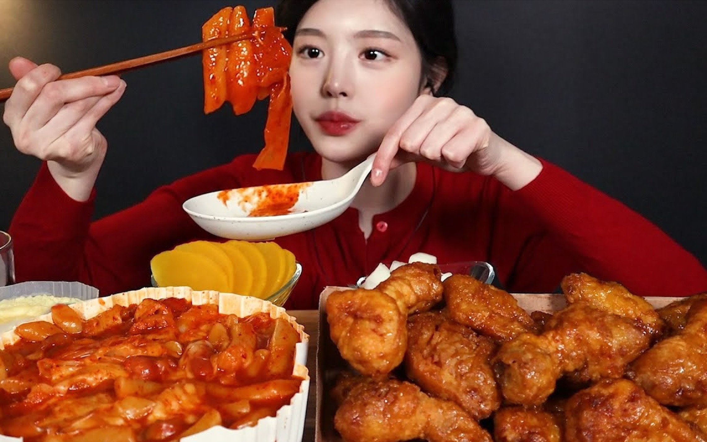 【boki中字】辣炒年糕,蜂蜜炸鸡和鸡蛋羹 小姐姐吃播