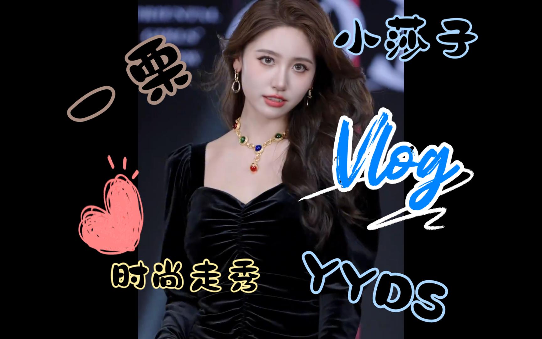 这身黑色丝绒复古连衣裙真的很难不爱呀