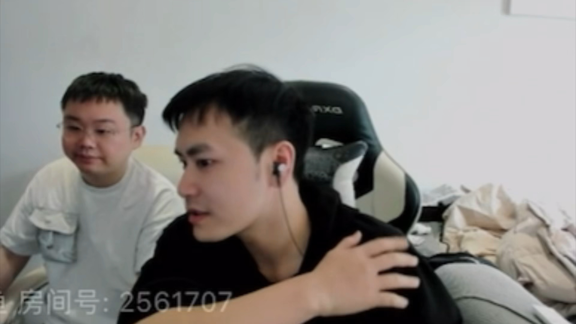 张顺飞自爆昨晚飞外地