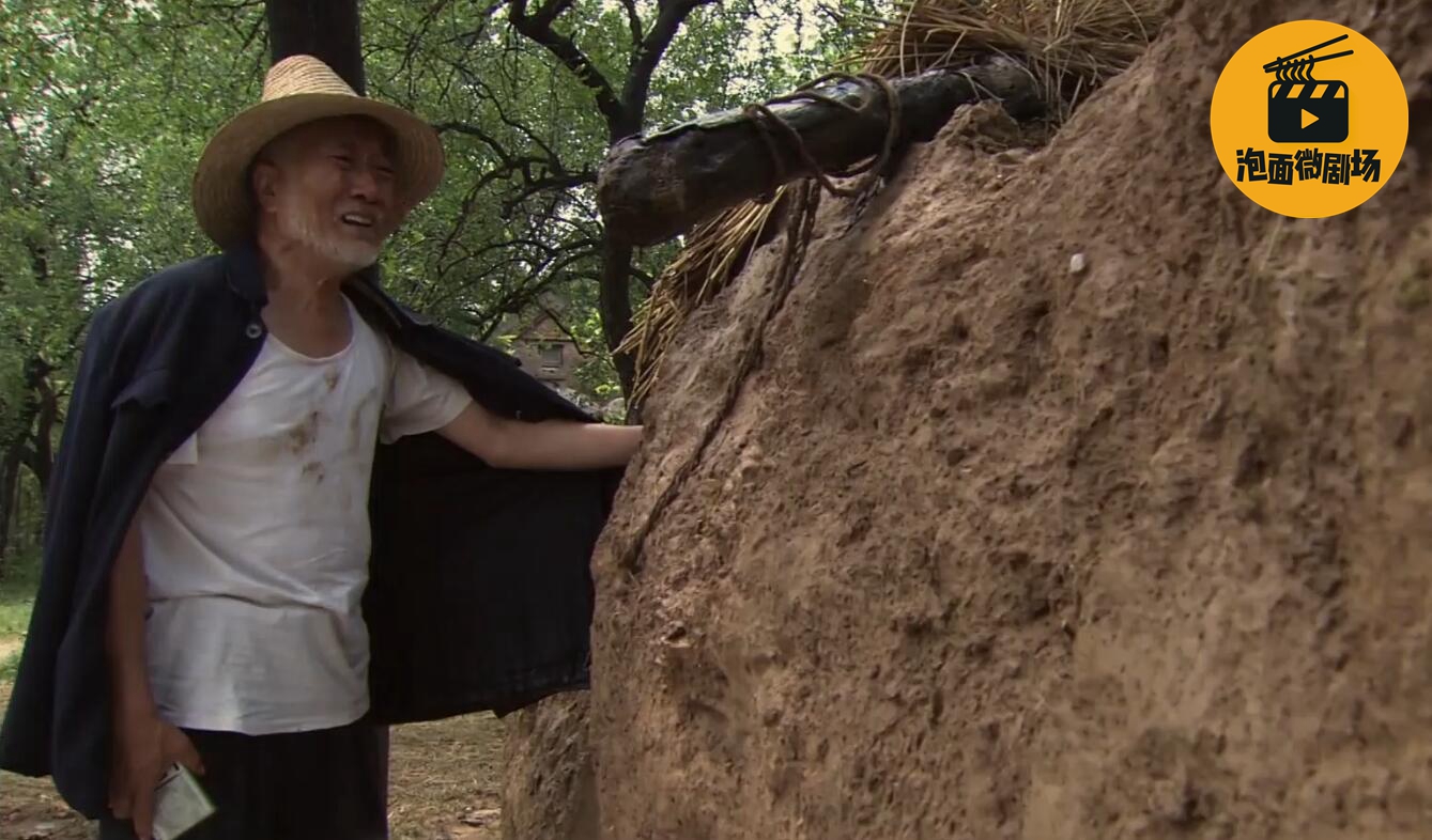 电影《土墙》:村里的学校被大雨冲垮,孩子们只能步行20里去上学