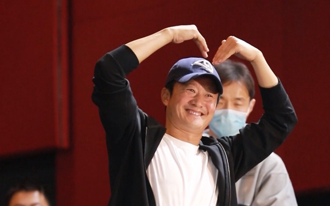 "译外京喜"组合又比心啦!张译:我"诚心诚意"没叫他!