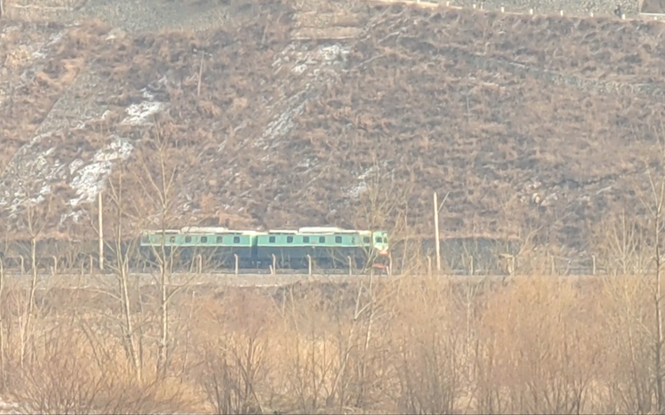 朝鲜红旗型电力机车图片