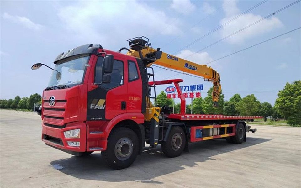 徐工10吨小三轴随车吊清障车解放j6l小三轴一拖二带吊清障车