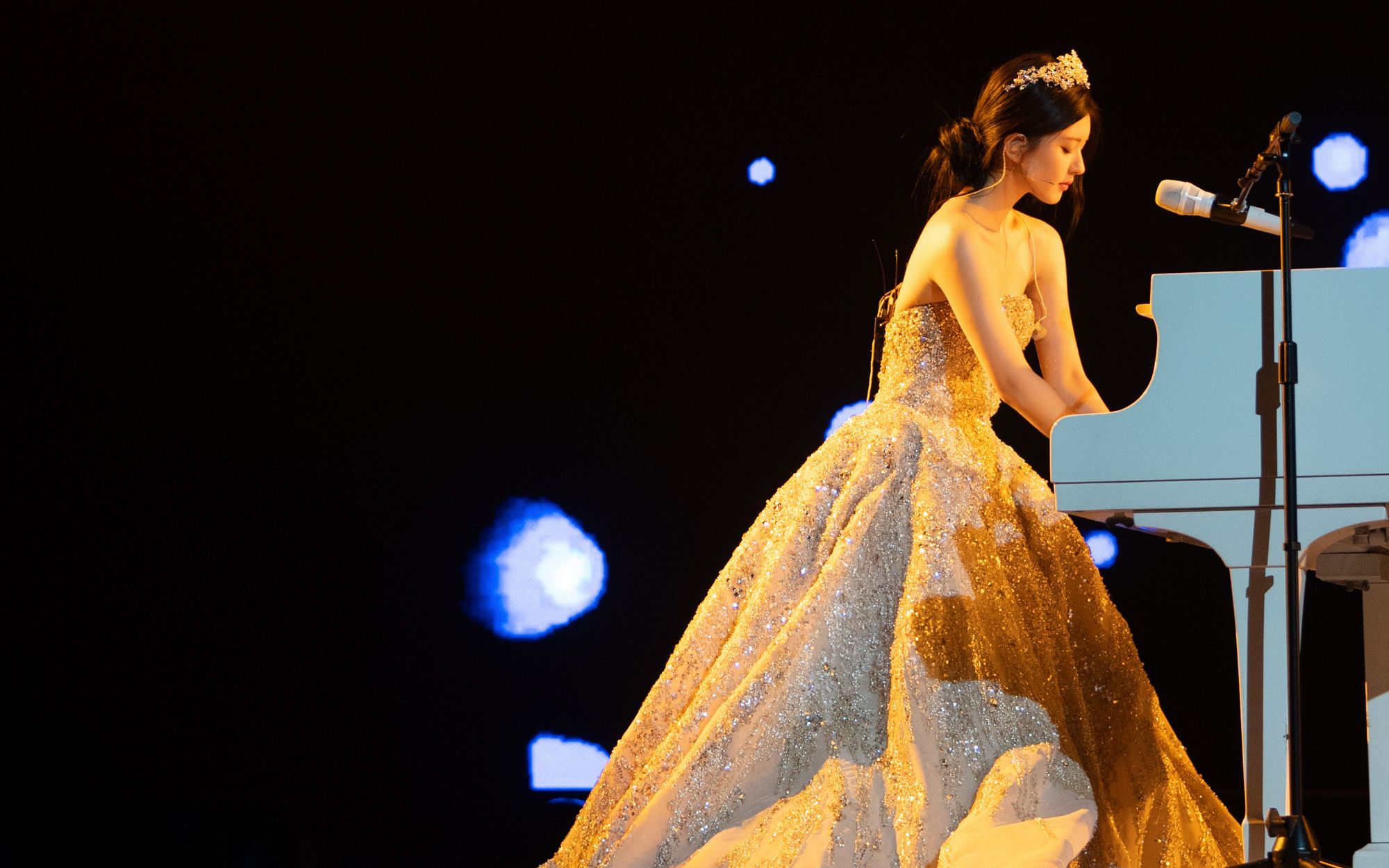 赵露思25岁生日会上大跳辣舞,弹奏古筝和钢琴,多才多艺令人惊叹