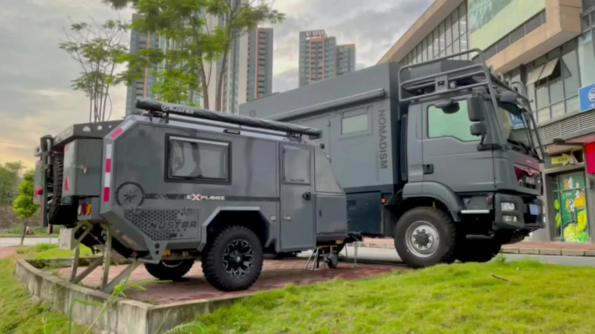 300多万的房车加二三十万的拖挂升顶房车,完美搭档_哔哩哔哩_bilibili