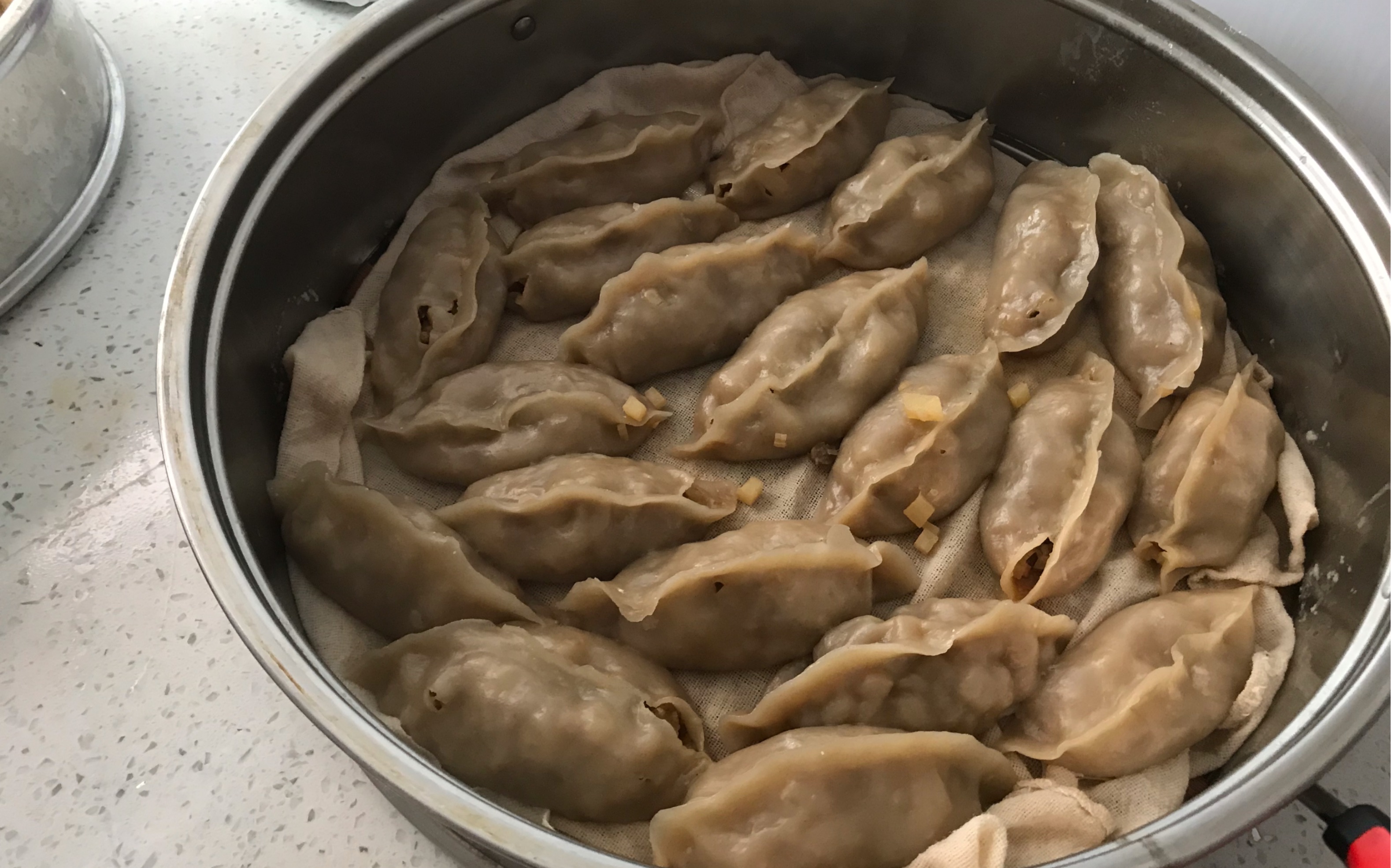 胖厨在家自己做的莜面蒸饺,软糯筋道,一个人一笼不够吃!