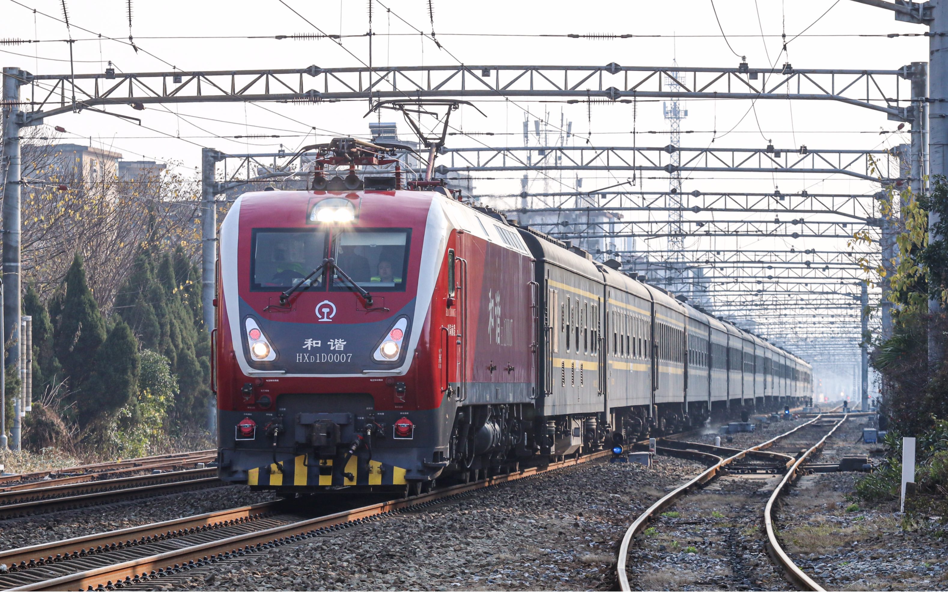 京九线昌九城际电力客车t306南昌站1道出站信号好1道发车1道可以发车