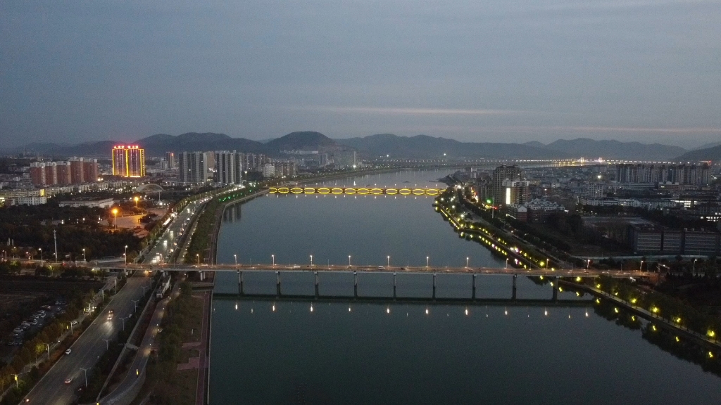 夜幕下的淅川县城