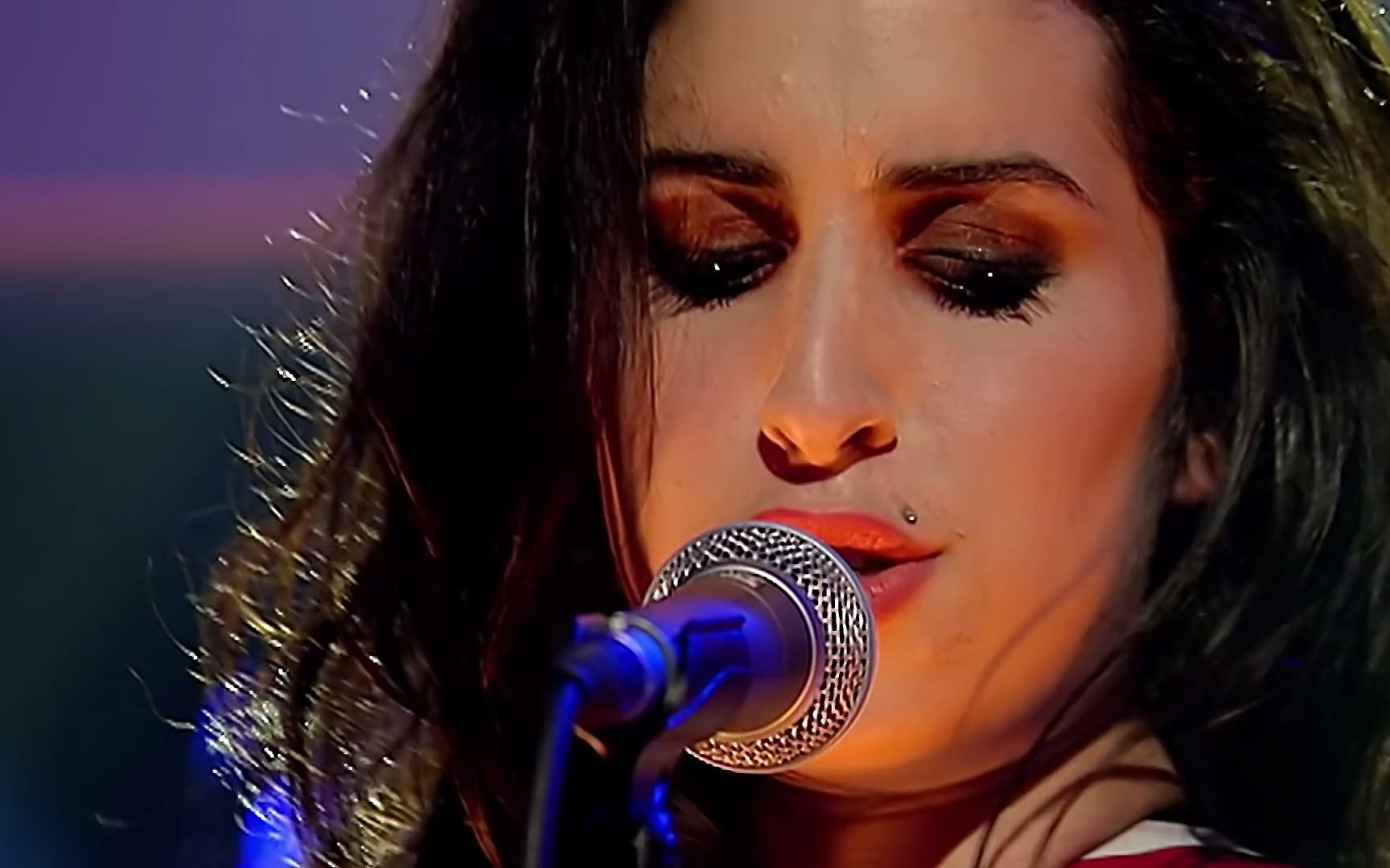 amy winehouse - stronger than me (live on later.