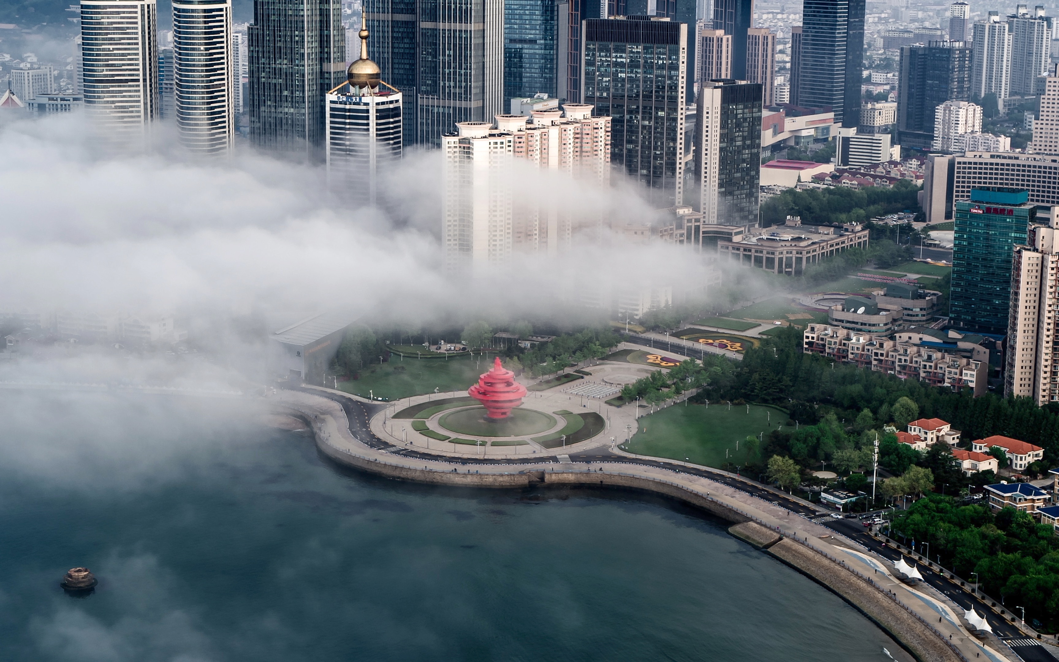 《航拍青岛平流雾》日出后的青岛, 一场超低平流雾震撼来袭.