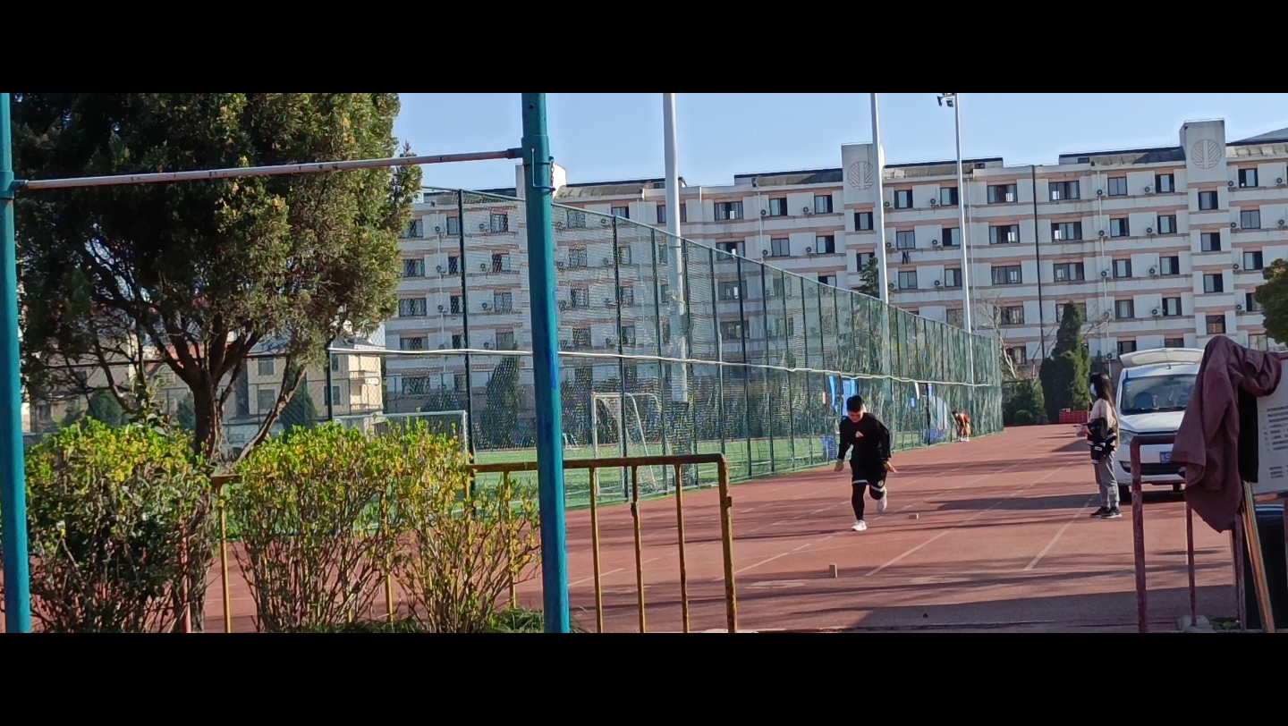 浦东南汇体育中心午后阳光大好,运动人很多!p2