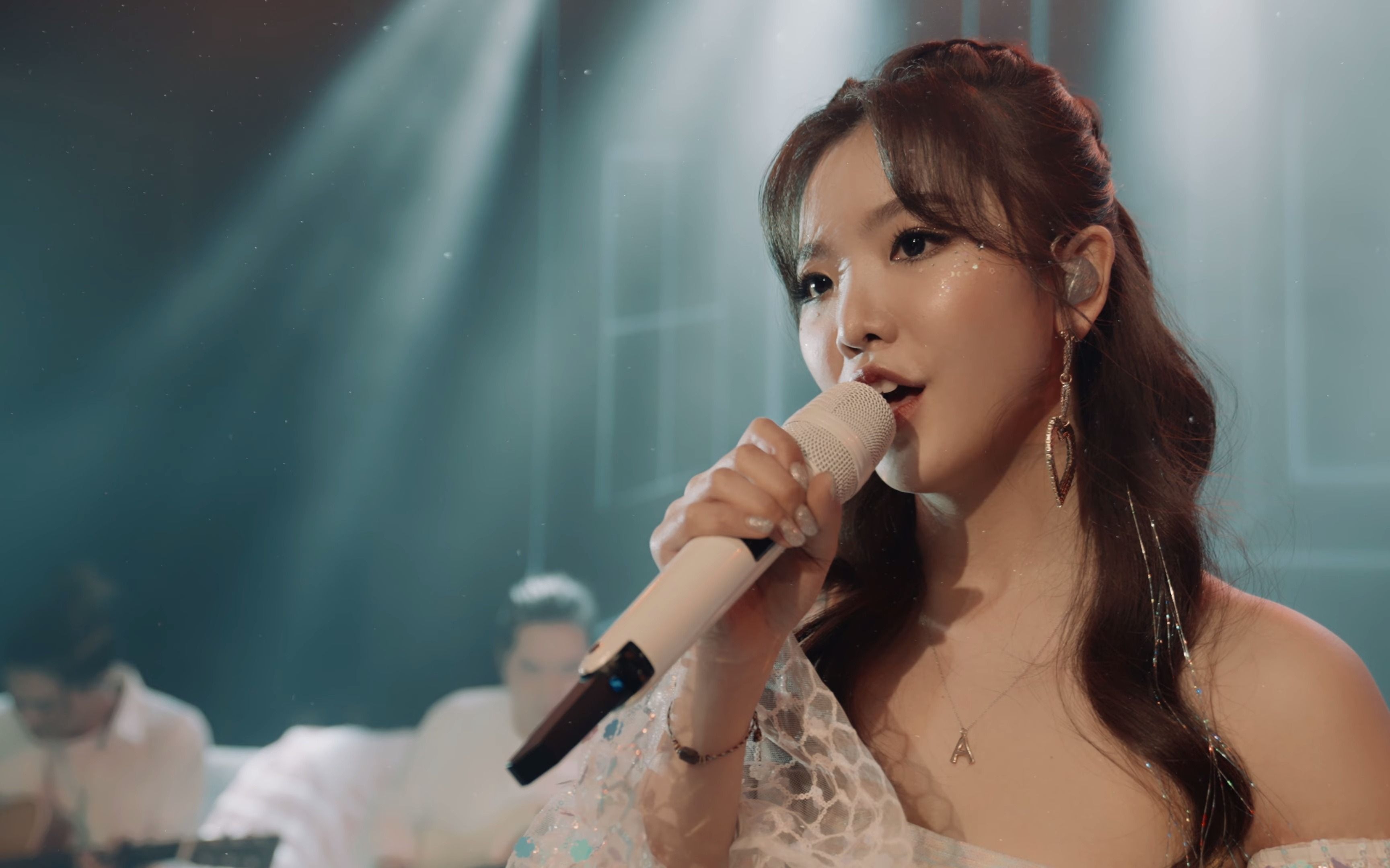 王欣晨 amanda【always be with you】official live mv