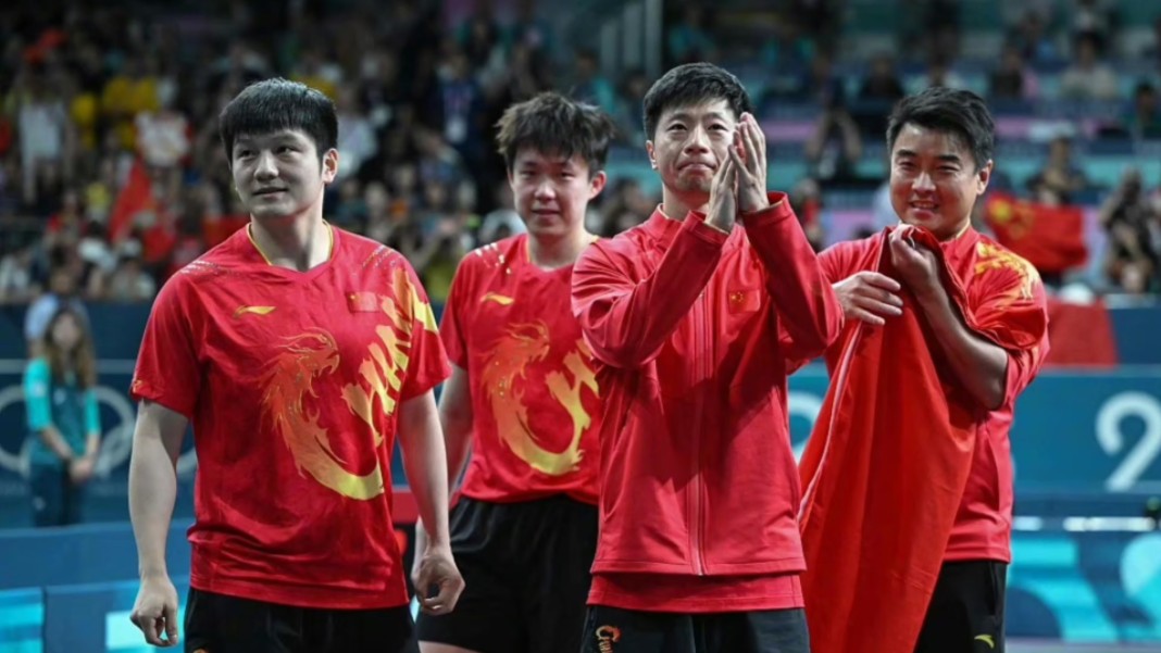 马龙和王楚钦看樊振东在线追星