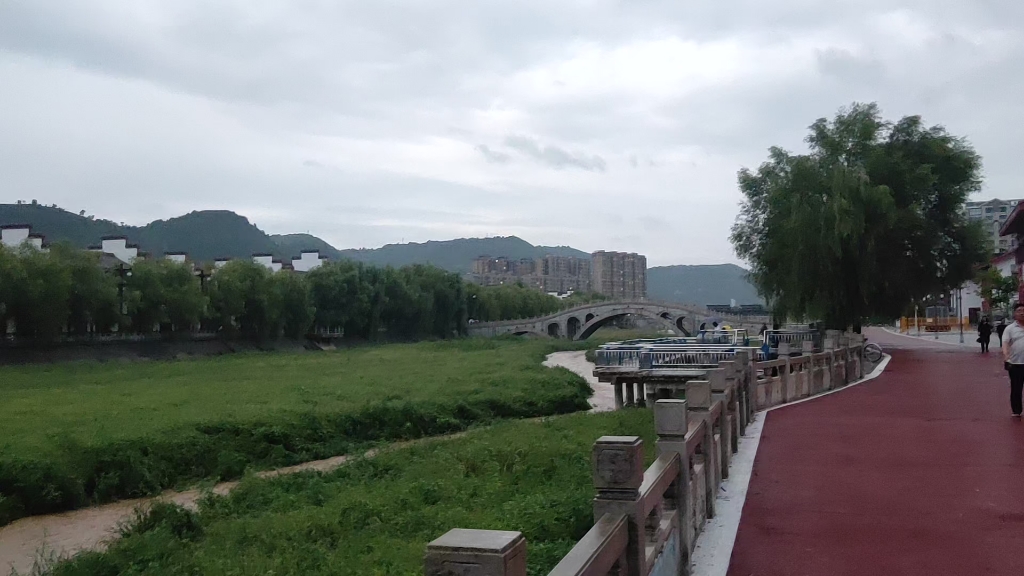 旬邑暴雨图片