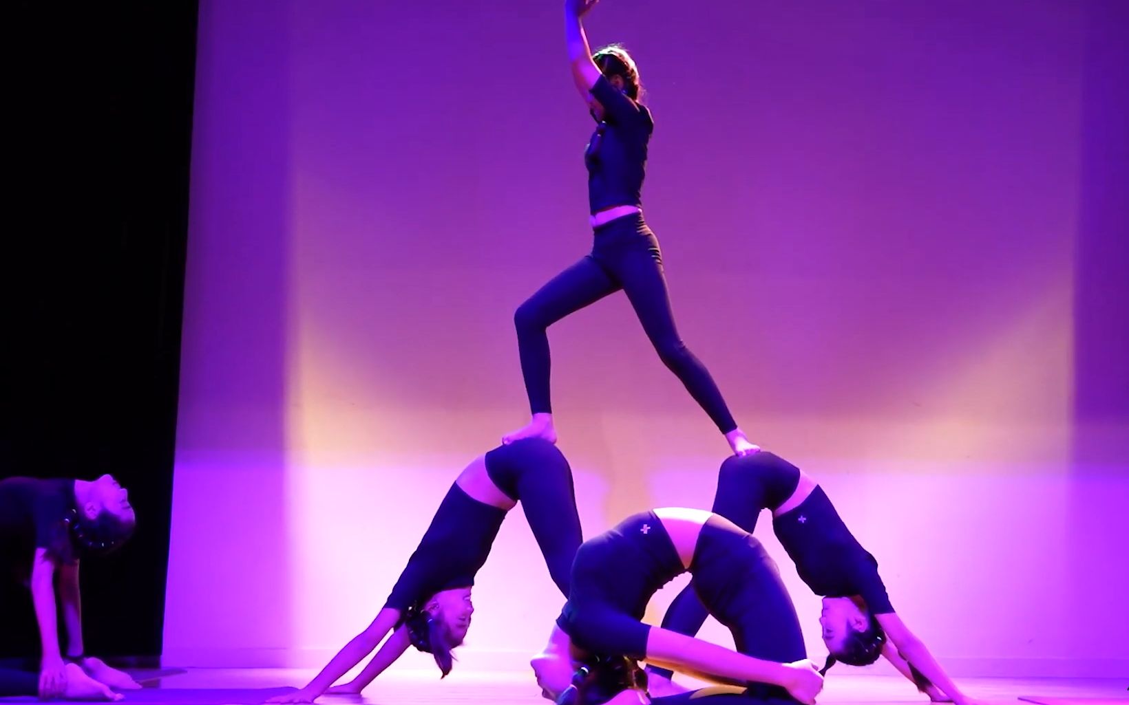 瑜伽也要从娃娃抓起!