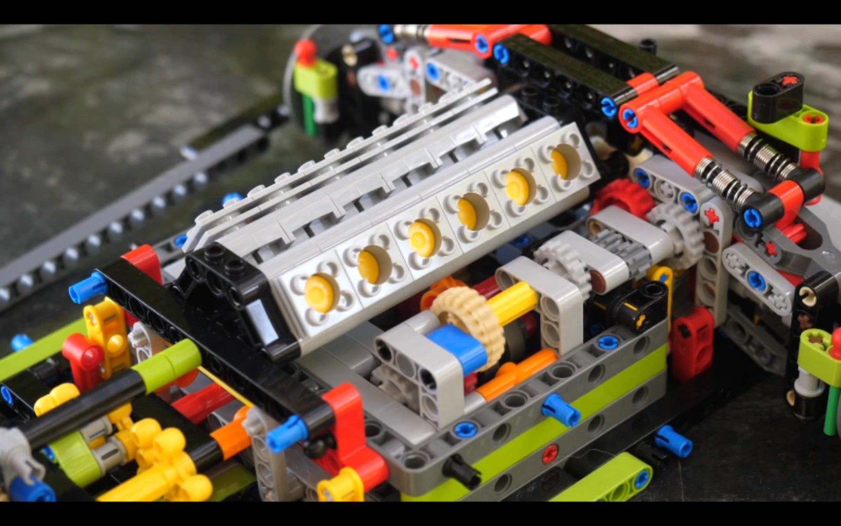 活动作品乐高兰博基尼42115的变速箱是如何运转的