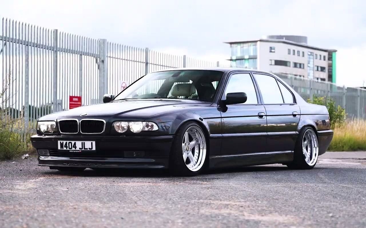 姿态宝马e38740i这是你喜欢的那台老车吗