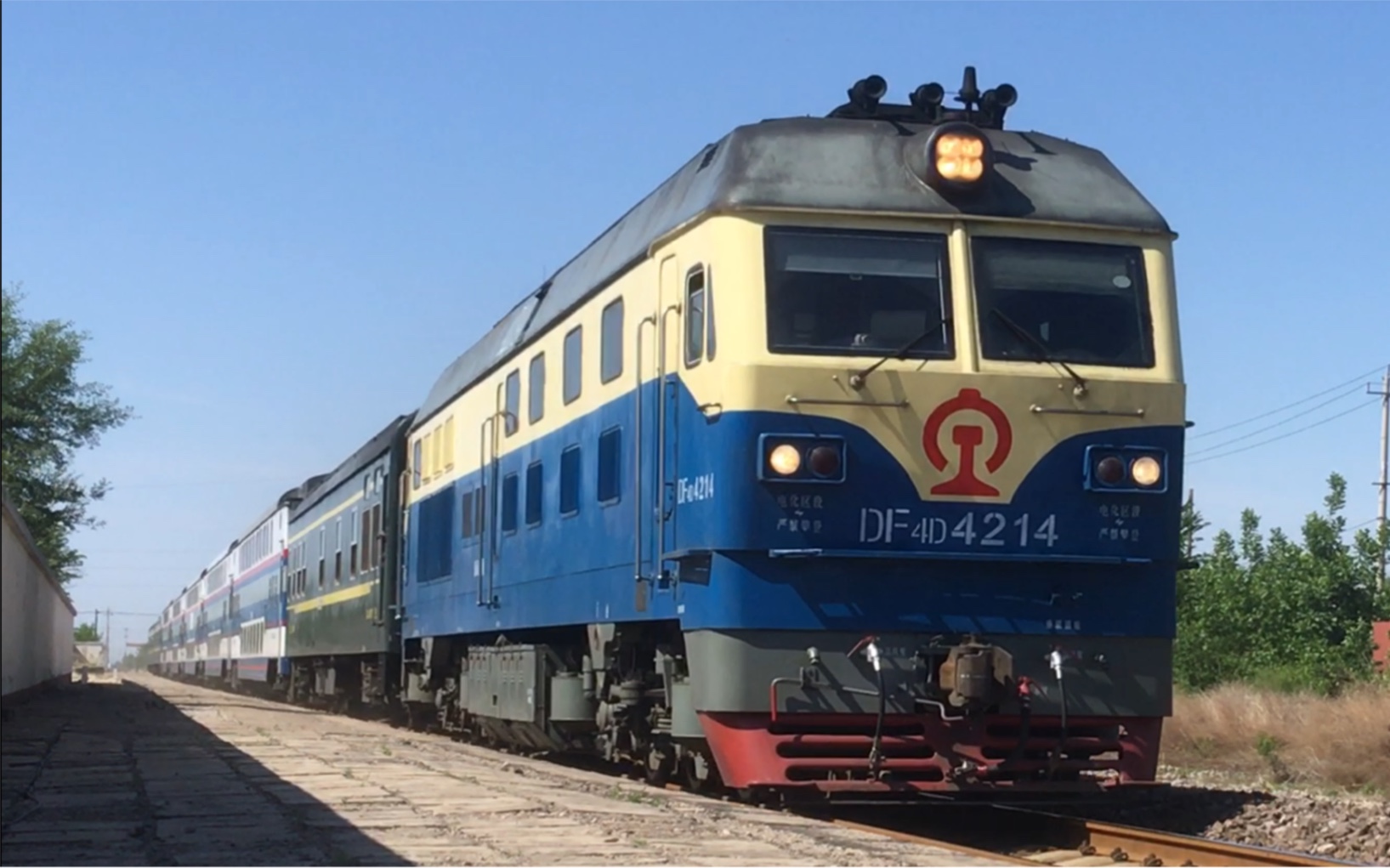 【m出品】k7711次双层列车驶过京承线小唐庄站站址_哔哩哔哩 (゜-゜)