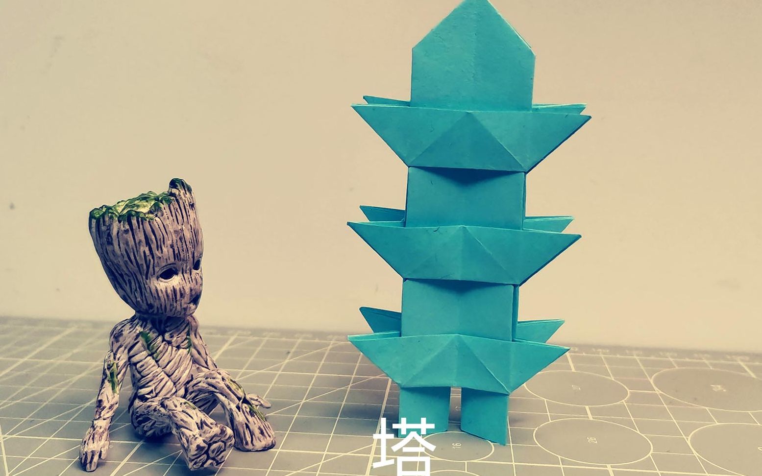 塔手工折纸,非常适合小孩子玩,看看谁做的最高
