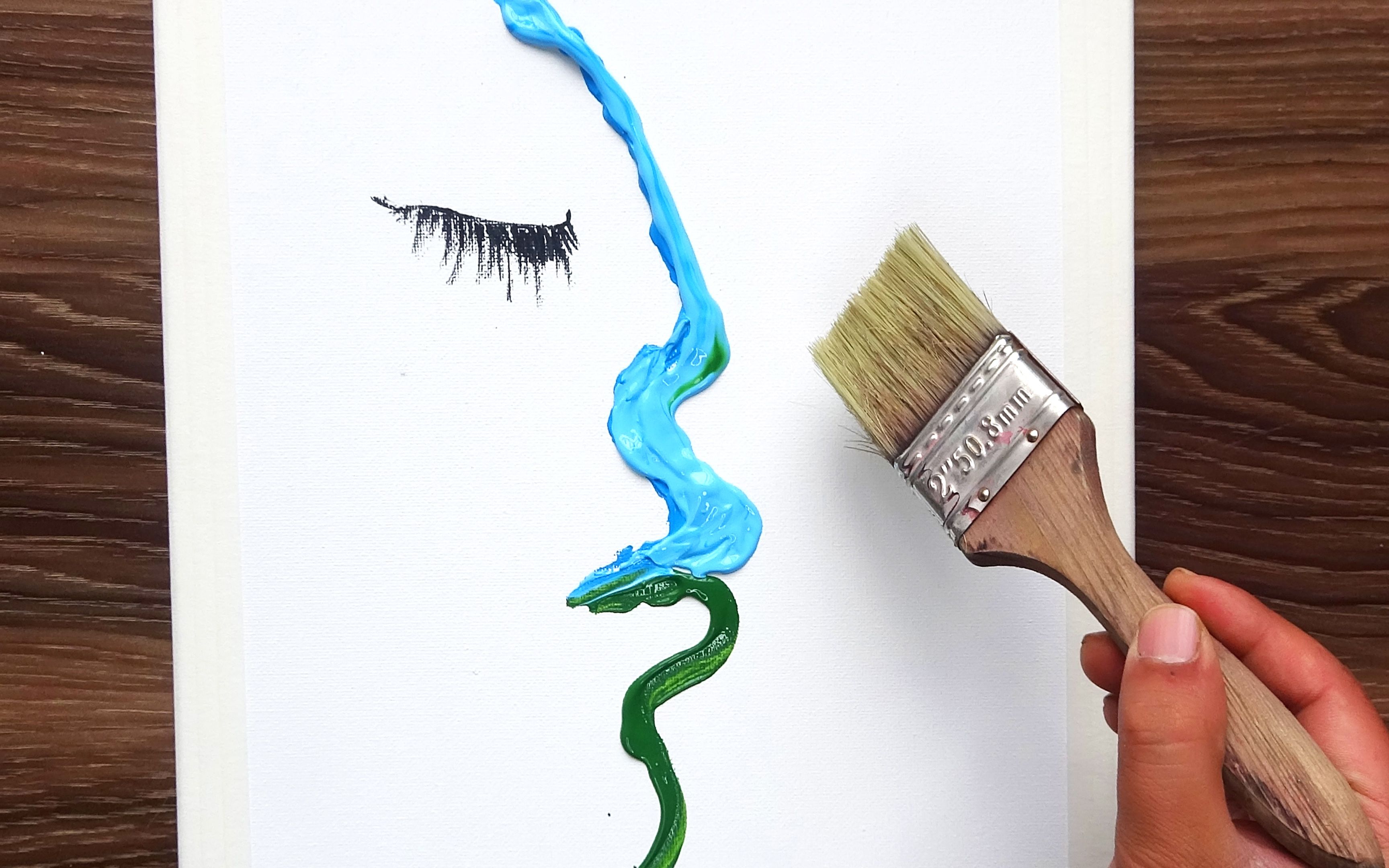 首先用颜料挤出"一张脸"寥寥数刷子后,成品好看极啦!