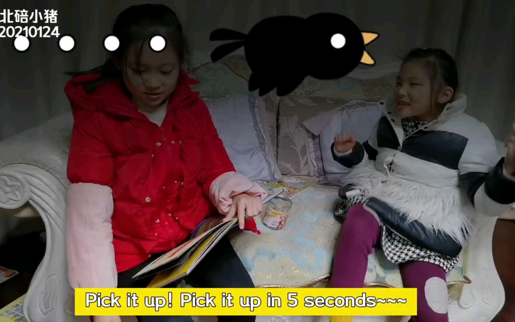 Bella&Emma英语小剧场:5分钟法则5Second Rule,掉地上的食物能捡起来吃吗?妹妹捡起地上的腰果吃,把姐姐吓坏了哔哩哔哩bilibili