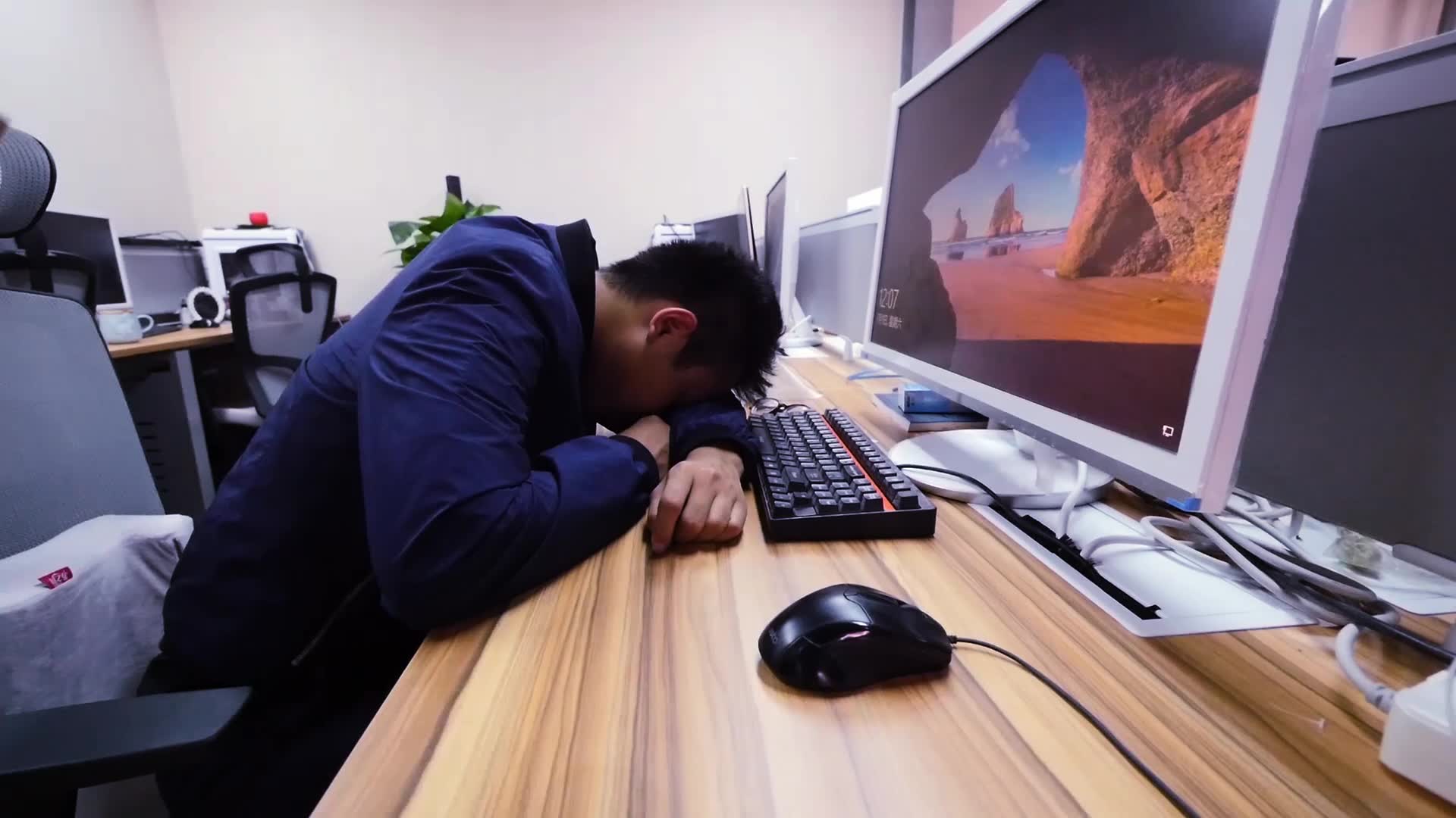 北京某办公室惊现神秘组织,黑心老板遭团灭