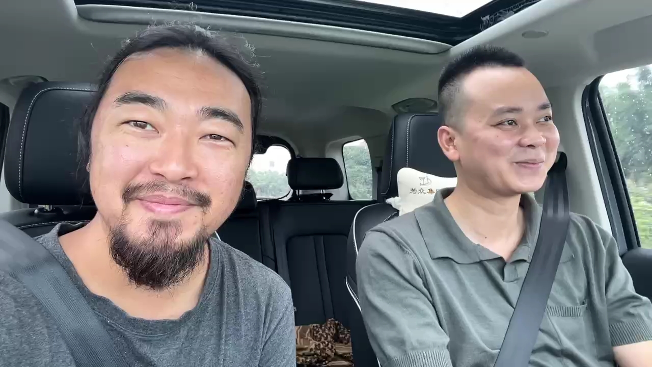 峰哥最新视频预告!峰哥采访卡秃噜皮君