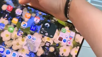 这压根就是一个巨型手机啊