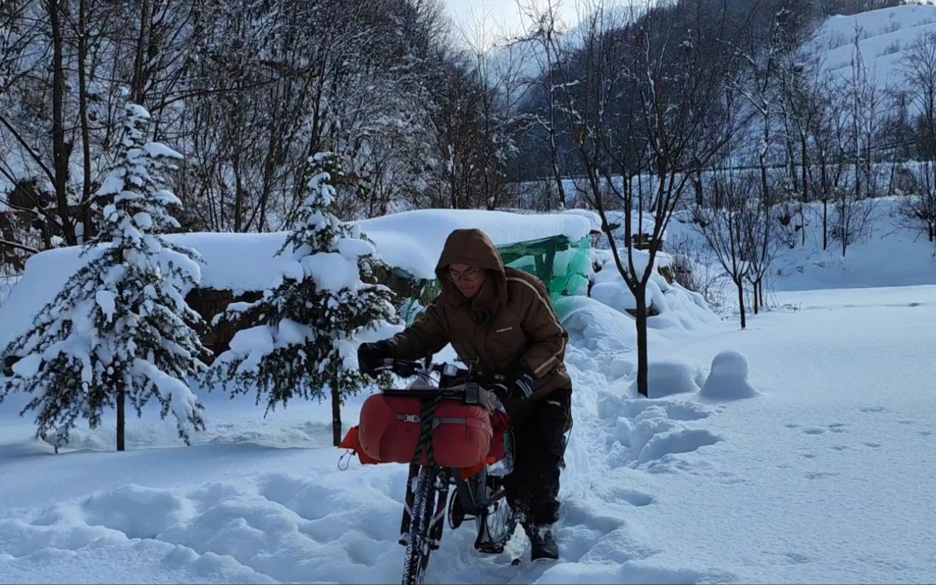 秦岭大雪封山,b站大哥大姐开车把我送到山下,请我住超豪华大酒店哔哩哔哩bilibili