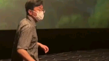 导演落泪，路演现场空无一人