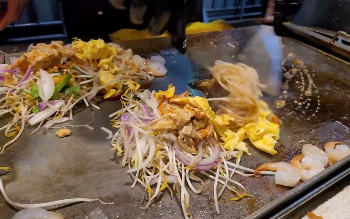 韩国路边摊的泰式虾仁炒河粉