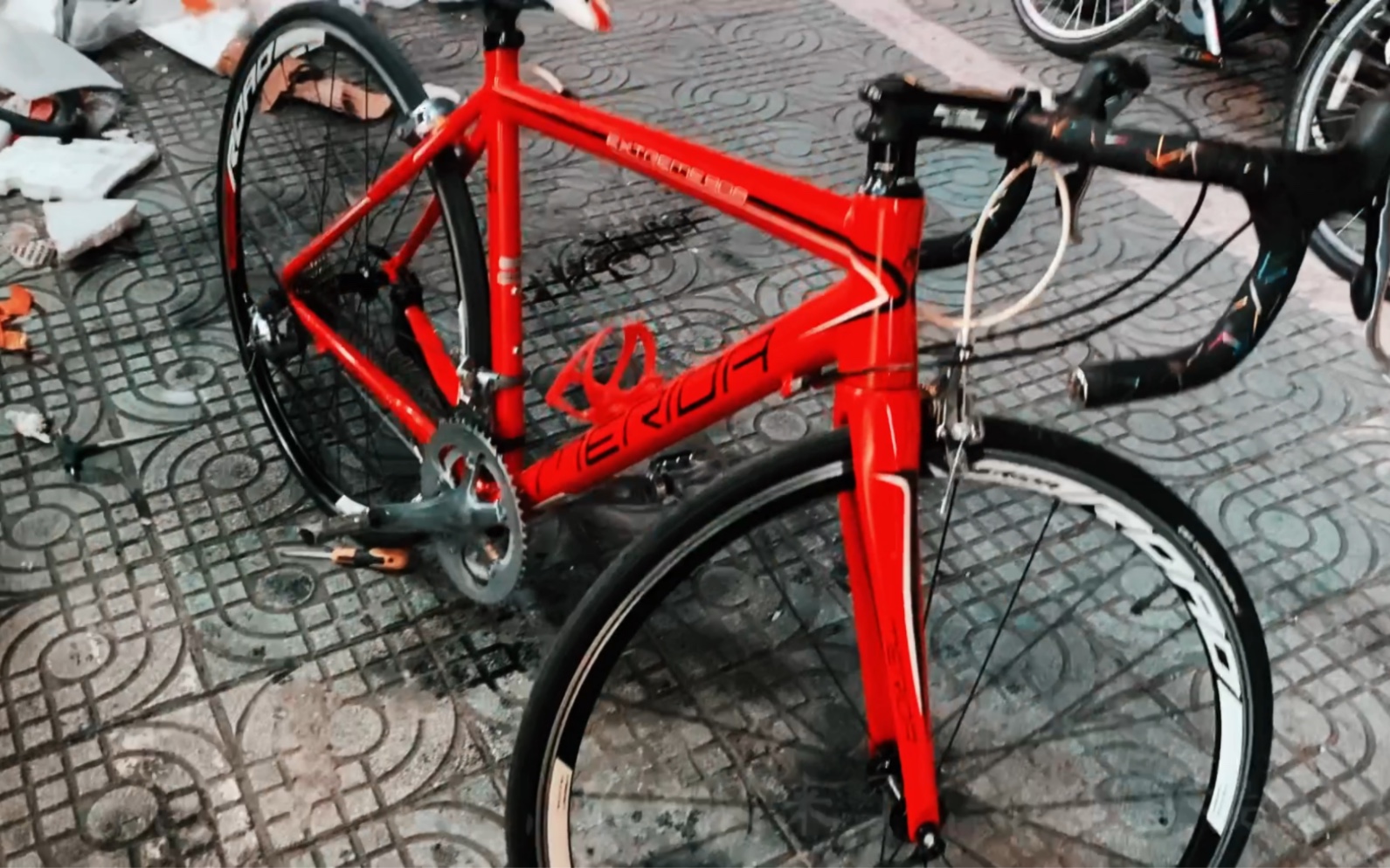 入手美利达公路自行车-极速905,复古的感觉很喜欢