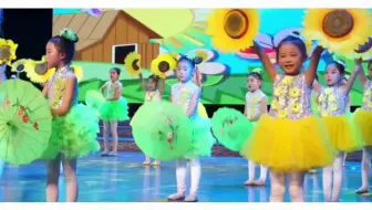 《花儿朵朵向太阳》幼儿园六一开场舞蹈推荐、适合中大班的孩子们！#幼儿园六一舞蹈#幼儿园#幼师必备#舞蹈