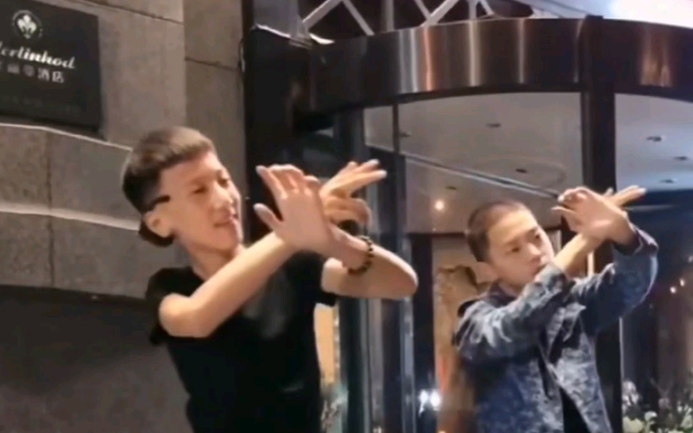 精神小伙西安摇